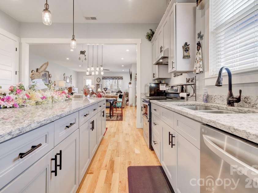 35 Cider Hill Lane, Hendersonville, NC 28792.  MLS# CAR4358432, YatesRealty ID 22314. 