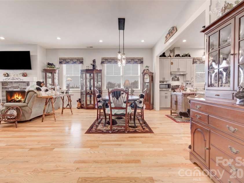 35 Cider Hill Lane, Hendersonville, NC 28792.  MLS# CAR4358432, YatesRealty ID 22314. 