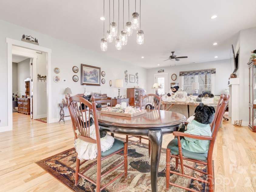 35 Cider Hill Lane, Hendersonville, NC 28792.  MLS# CAR4358432, YatesRealty ID 22314. 