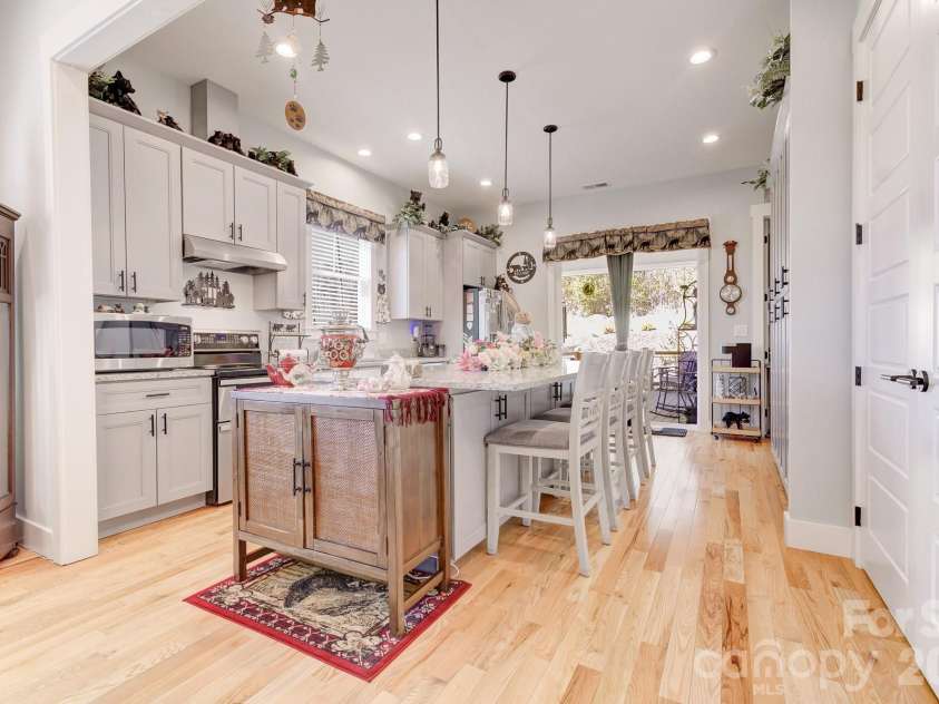 35 Cider Hill Lane, Hendersonville, NC 28792.  MLS# CAR4358432, YatesRealty ID 22314. 