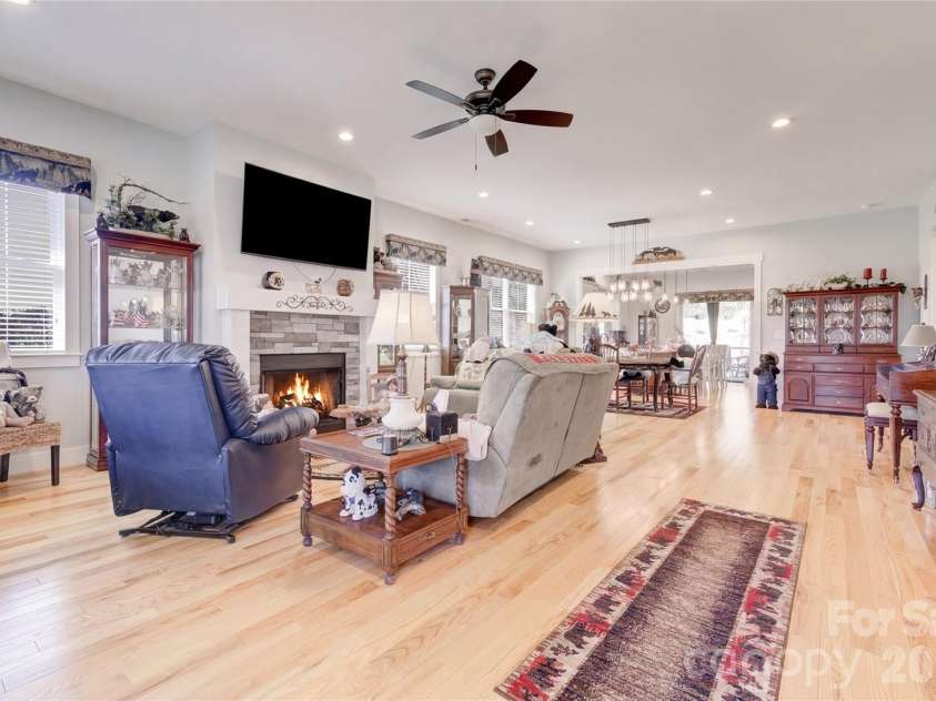 35 Cider Hill Lane, Hendersonville, NC 28792.  MLS# CAR4358432, YatesRealty ID 22314. 