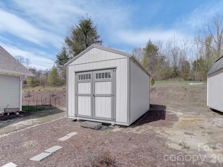35 Cider Hill Lane, Hendersonville, NC 28792.  MLS# CAR4358432, YatesRealty ID 22314. 