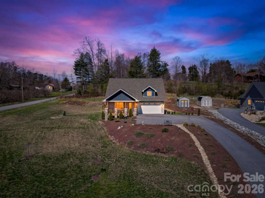 35 Cider Hill Lane, Hendersonville, NC 28792.  MLS# CAR4358432, YatesRealty ID 22314. 