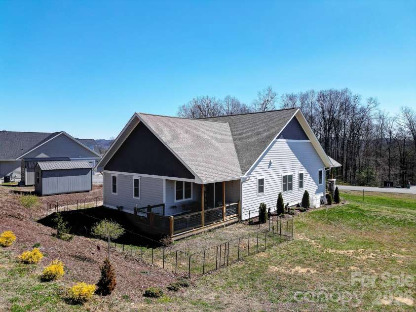 35 Cider Hill Lane, Hendersonville, NC 28792.  MLS# CAR4358432, YatesRealty ID 22314. 