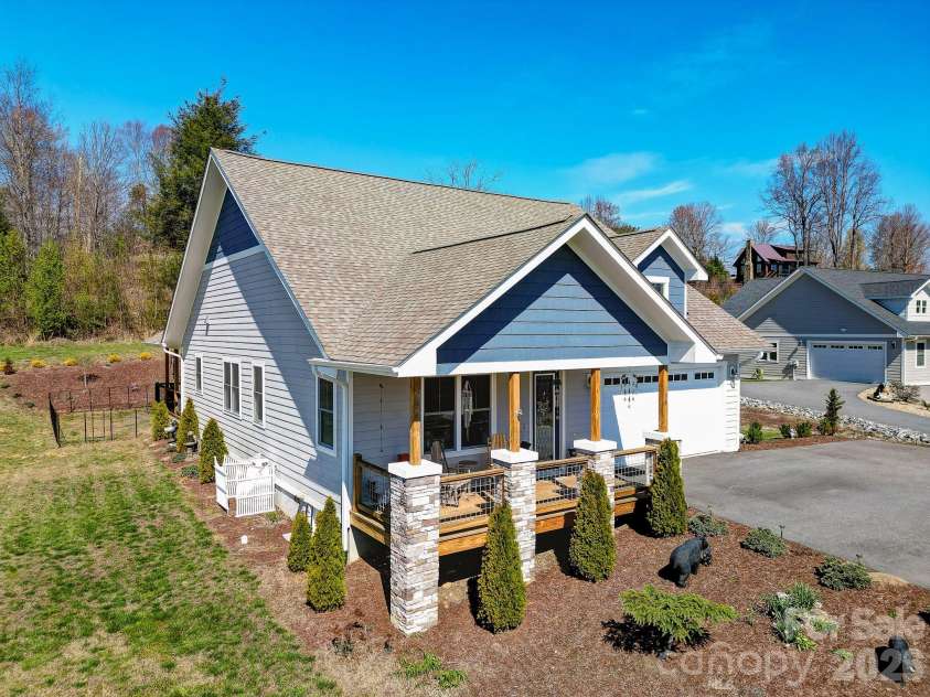 35 Cider Hill Lane, Hendersonville, NC 28792.  MLS# CAR4358432, YatesRealty ID 22314. 