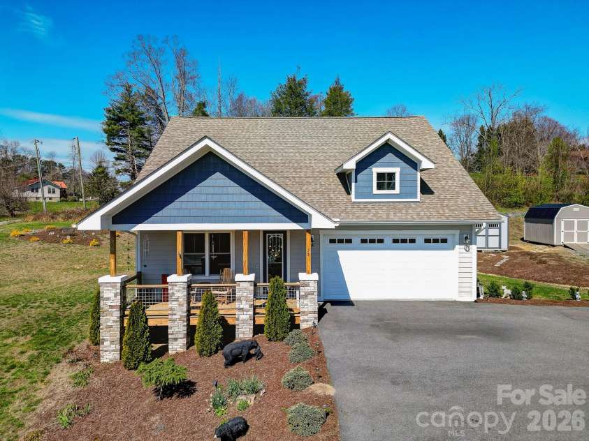 35 Cider Hill Lane, Hendersonville, NC 28792.  MLS# CAR4358432, YatesRealty ID 22314. 