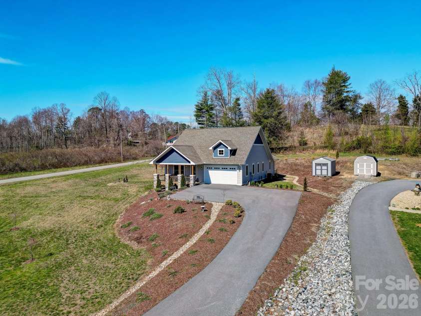 35 Cider Hill Lane, Hendersonville, NC 28792.  MLS# CAR4358432, YatesRealty ID 22314. 