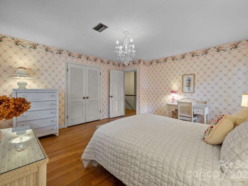 5510 Sardis Road, Charlotte, NC 28270.  MLS# CAR4240440, YatesRealty ID 22316. Bedroom 3