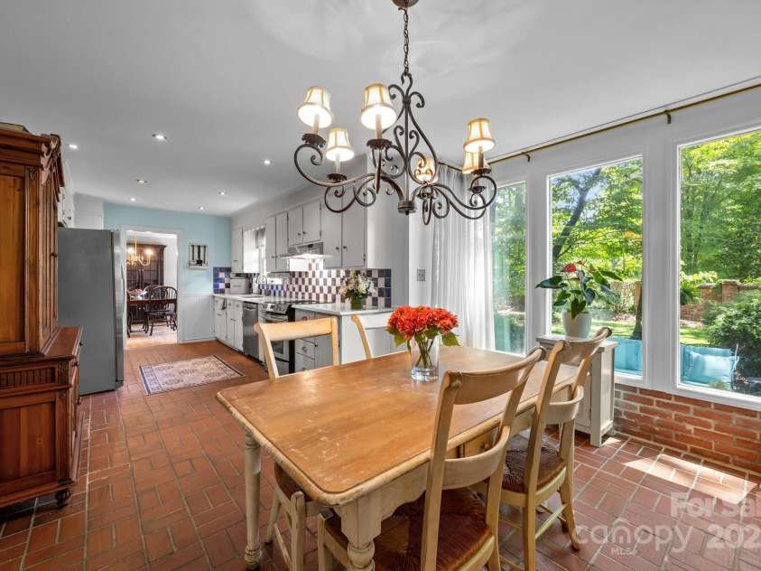 5510 Sardis Road, Charlotte, NC 28270.  MLS# CAR4240440, YatesRealty ID 22316. Breakfast Room/ Kitchen