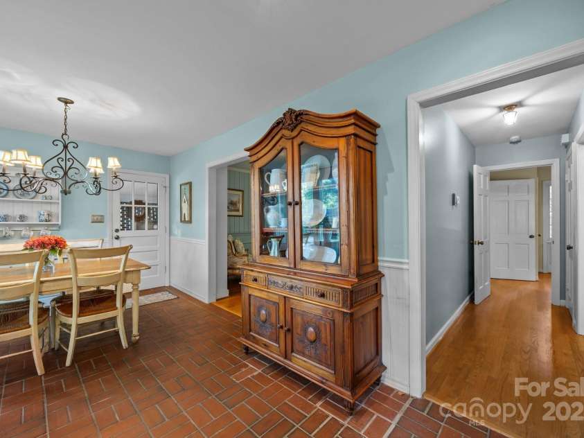 5510 Sardis Road, Charlotte, NC 28270.  MLS# CAR4240440, YatesRealty ID 22316. Breakfast Room/ Kitchen