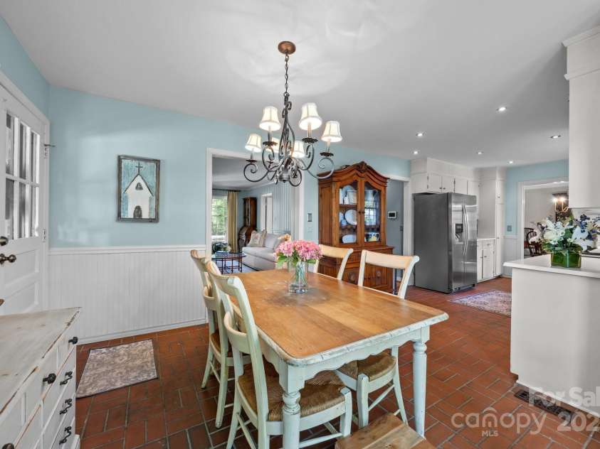 5510 Sardis Road, Charlotte, NC 28270.  MLS# CAR4240440, YatesRealty ID 22316. Breakfast Room/ Kitchen