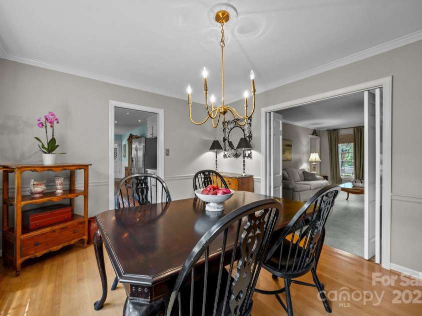 5510 Sardis Road, Charlotte, NC 28270.  MLS# CAR4240440, YatesRealty ID 22316. Dining Room