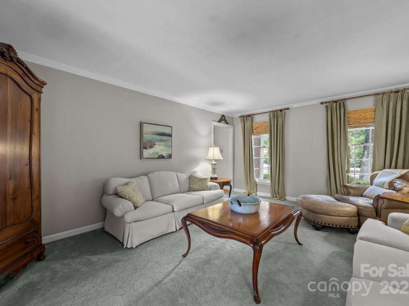 5510 Sardis Road, Charlotte, NC 28270.  MLS# CAR4240440, YatesRealty ID 22316. Family Room