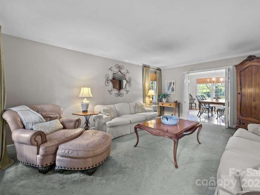 5510 Sardis Road, Charlotte, NC 28270.  MLS# CAR4240440, YatesRealty ID 22316. Family Room