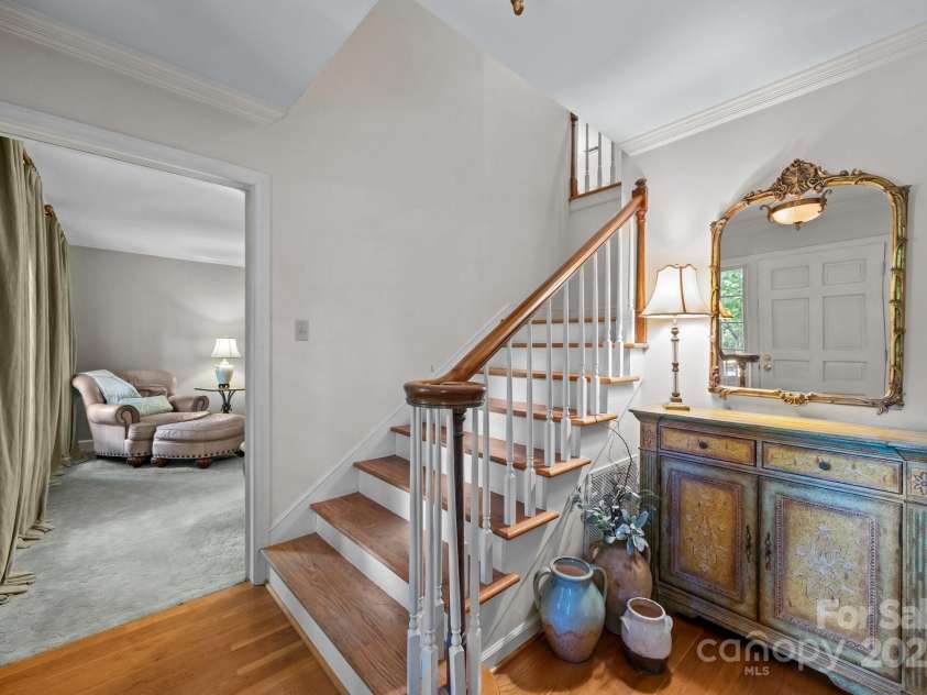 5510 Sardis Road, Charlotte, NC 28270.  MLS# CAR4240440, YatesRealty ID 22316. Foyar Entrance
