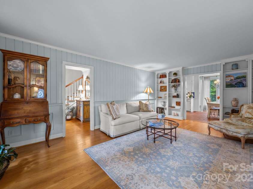 5510 Sardis Road, Charlotte, NC 28270.  MLS# CAR4240440, YatesRealty ID 22316. Living Room