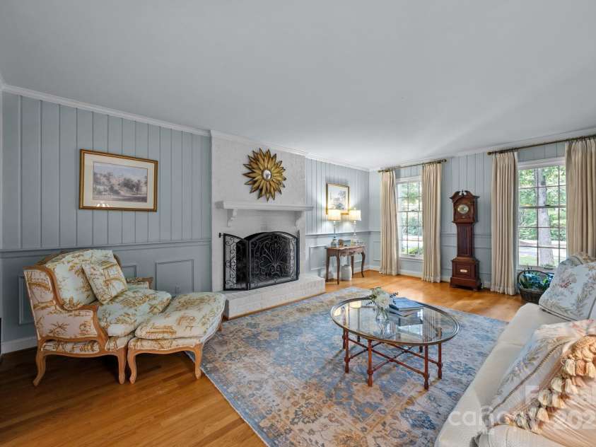 5510 Sardis Road, Charlotte, NC 28270.  MLS# CAR4240440, YatesRealty ID 22316. Living Room