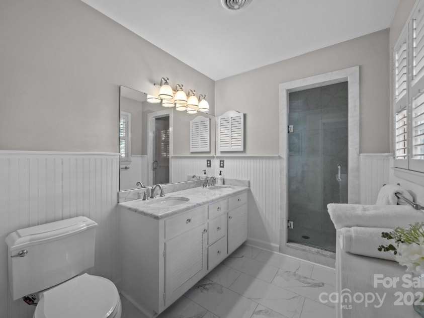 5510 Sardis Road, Charlotte, NC 28270.  MLS# CAR4240440, YatesRealty ID 22316. Primary Bathroom