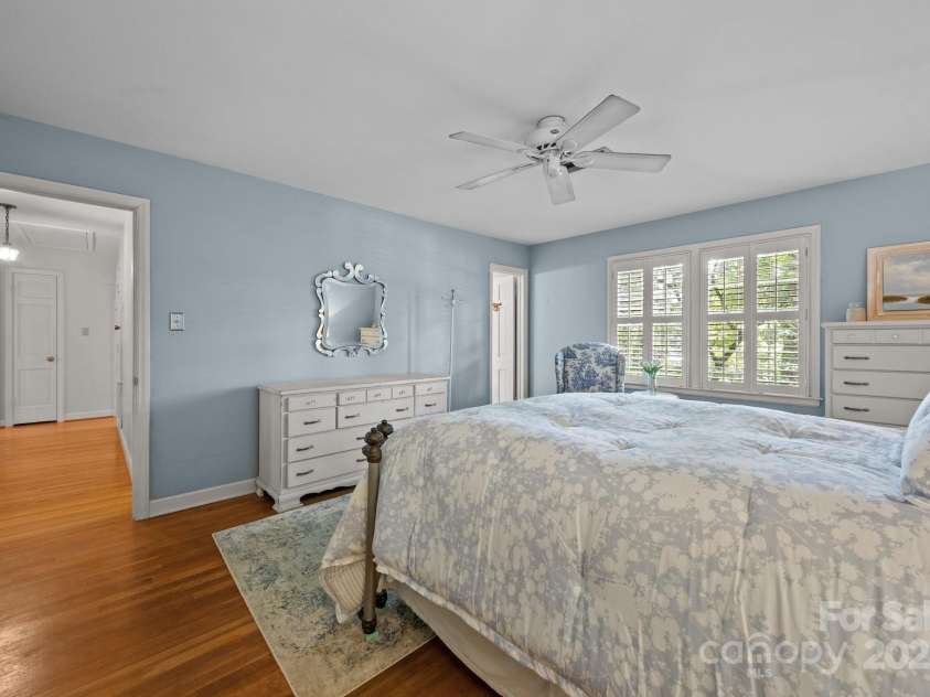 5510 Sardis Road, Charlotte, NC 28270.  MLS# CAR4240440, YatesRealty ID 22316. Primary Bedroom