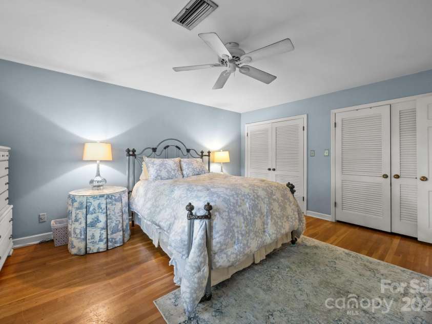 5510 Sardis Road, Charlotte, NC 28270.  MLS# CAR4240440, YatesRealty ID 22316. Primary Bedroom