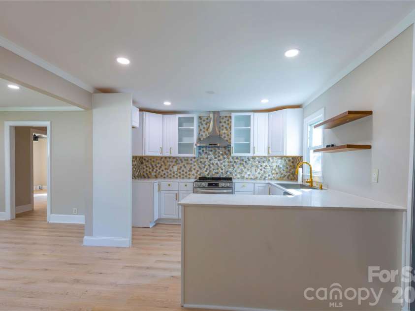8000 Chapman Street, Charlotte, NC 28216.  MLS# CAR4363829, YatesRealty ID 22317. 