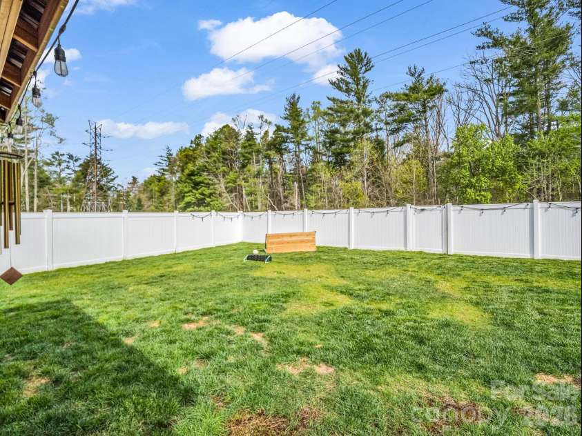 383 Fox Cove Road, Hendersonville, NC 28792.  MLS# CAR4363125, YatesRealty ID 22318. 