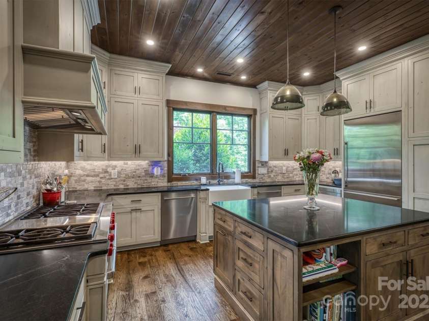 2101 October Drive, Nebo, NC 28761.  MLS# CAR4275118, YatesRealty ID 22319. 