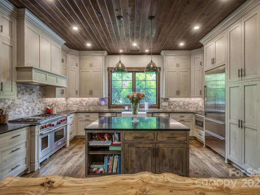 2101 October Drive, Nebo, NC 28761.  MLS# CAR4275118, YatesRealty ID 22319. 