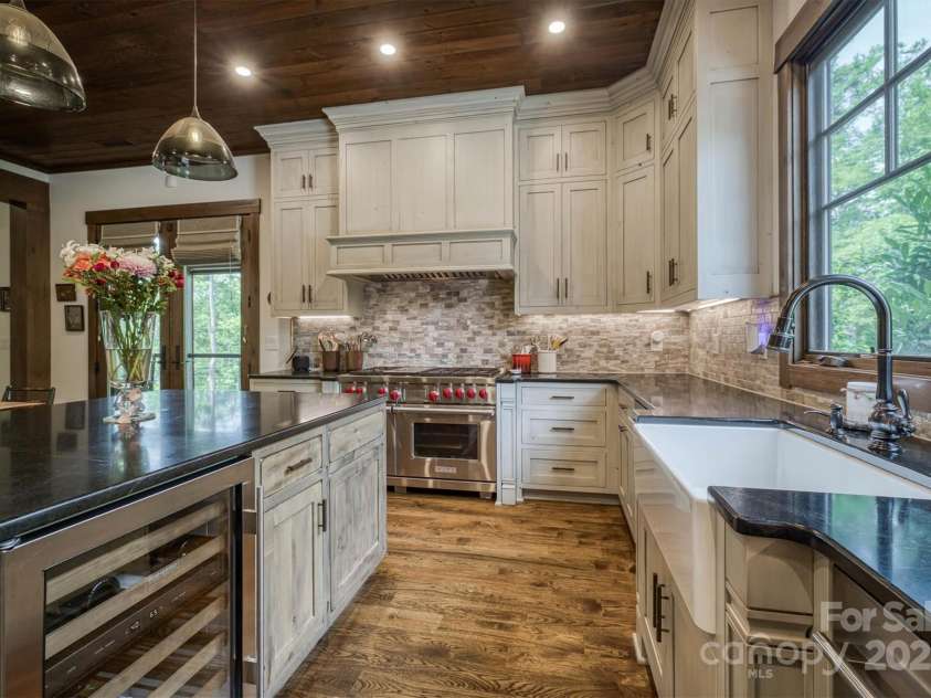 2101 October Drive, Nebo, NC 28761.  MLS# CAR4275118, YatesRealty ID 22319. 