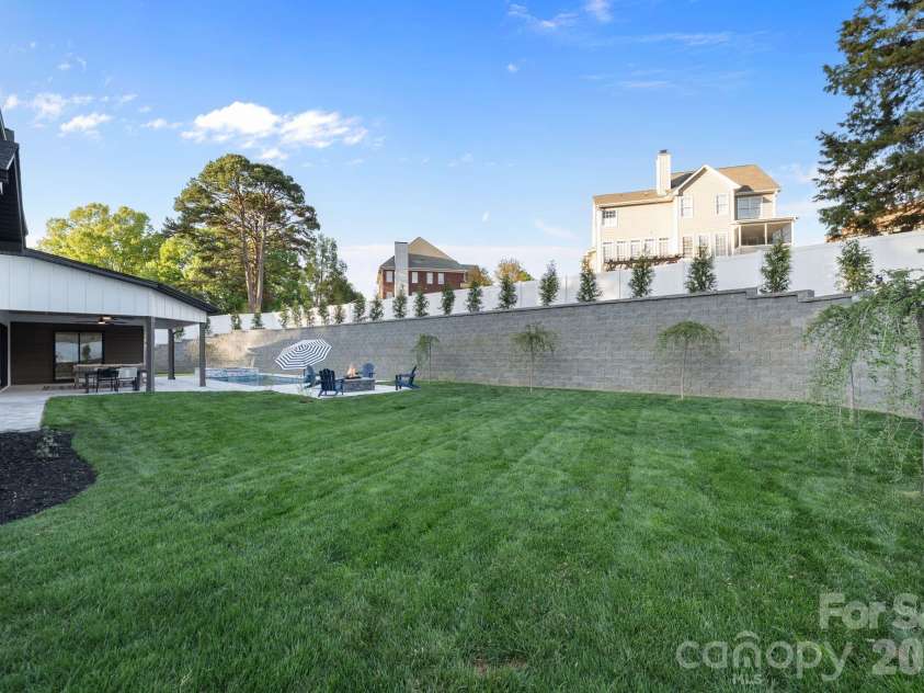475 Canvasback Road, Mooresville, NC 28117.  MLS# CAR4366182, YatesRealty ID 22319. Expansive flat yard