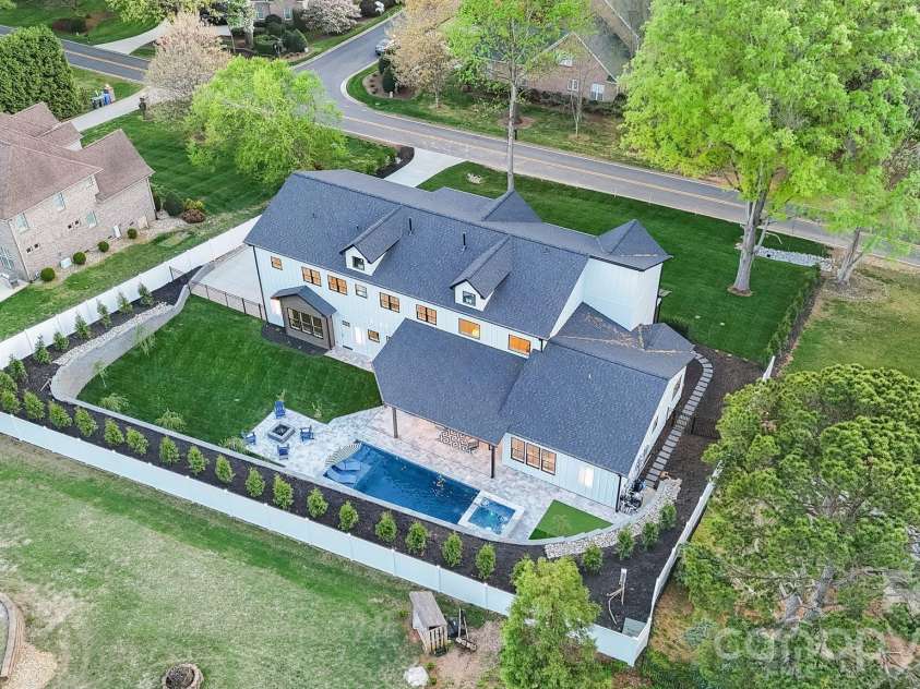 475 Canvasback Road, Mooresville, NC 28117.  MLS# CAR4366182, YatesRealty ID 22319. Over 5,100 sq. ft. blend luxury, comfort, and everyday functionality