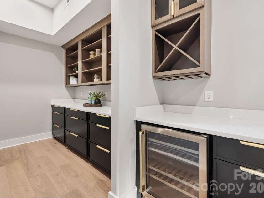475 Canvasback Road, Mooresville, NC 28117.  MLS# CAR4366182, YatesRealty ID 22319. Walk-in pantry/scullery with beverage fridge