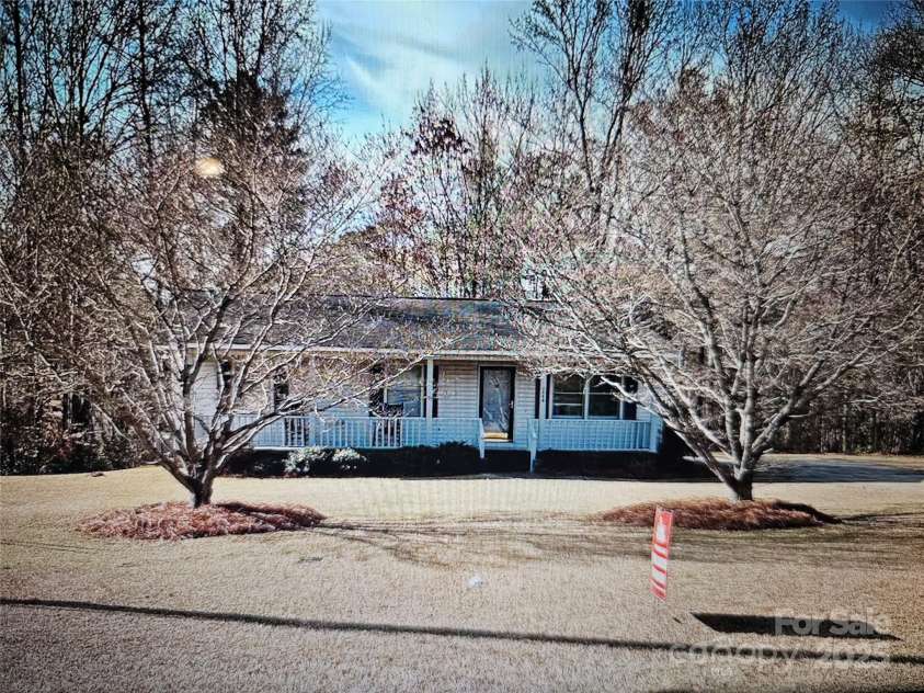 2486 Oxford Circle, Lancaster, SC 29720.  MLS# CAR4327912, YatesRealty ID 2232. 