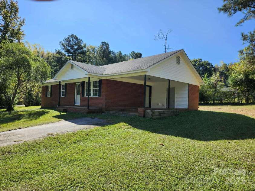 2448 Cambridge Drive, Lancaster, SC 29720.  MLS# CAR4272338, YatesRealty ID 22320. 