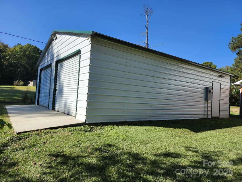 2448 Cambridge Drive, Lancaster, SC 29720.  MLS# CAR4272338, YatesRealty ID 22320. 