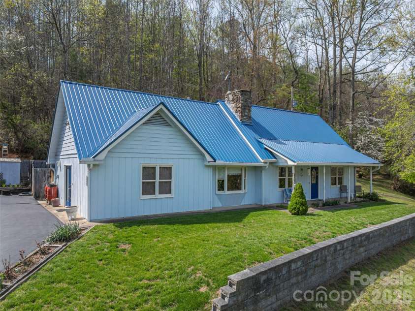 444 Martin Branch Road, Leicester, NC 28748.  MLS# CAR4369223, YatesRealty ID 22320. 
