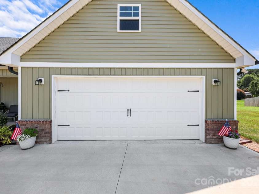 100 Royal Avenue, Albemarle, NC 28001.  MLS# CAR4274835, YatesRealty ID 22321. 