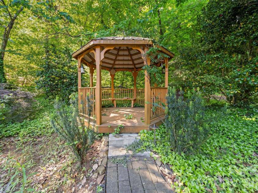 1265 Braeburn Road, Concord, NC 28027.  MLS# CAR4373392, YatesRealty ID 22321. 