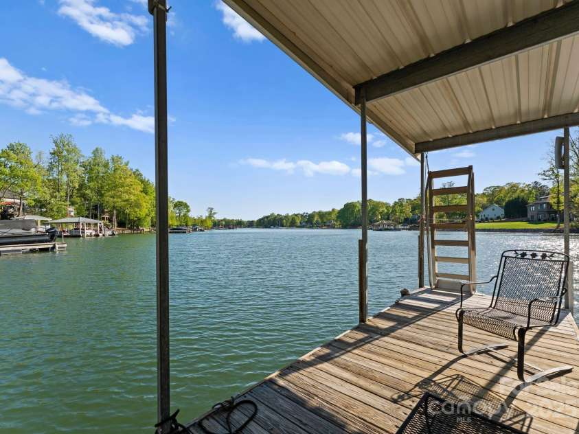141 Baywatch Drive, Mooresville, NC 28117.  MLS# CAR4224765, YatesRealty ID 22322. 