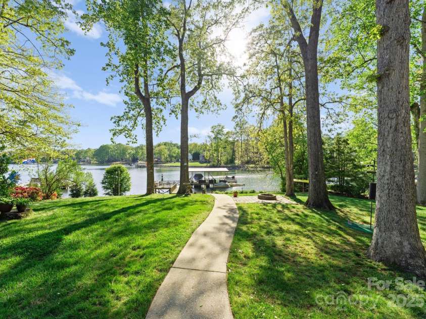 141 Baywatch Drive, Mooresville, NC 28117.  MLS# CAR4224765, YatesRealty ID 22322. 
