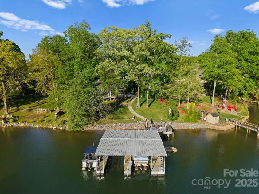 141 Baywatch Drive, Mooresville, NC 28117.  MLS# CAR4224765, YatesRealty ID 22322. 