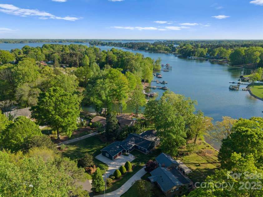 141 Baywatch Drive, Mooresville, NC 28117.  MLS# CAR4224765, YatesRealty ID 22322. 