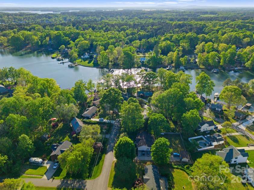 141 Baywatch Drive, Mooresville, NC 28117.  MLS# CAR4224765, YatesRealty ID 22322. 