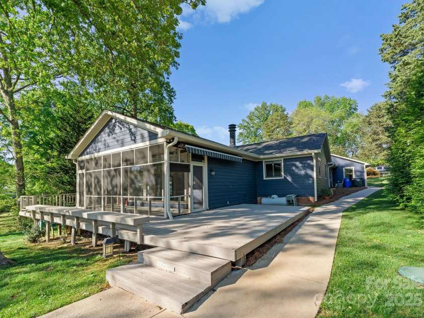 141 Baywatch Drive, Mooresville, NC 28117.  MLS# CAR4224765, YatesRealty ID 22322. 