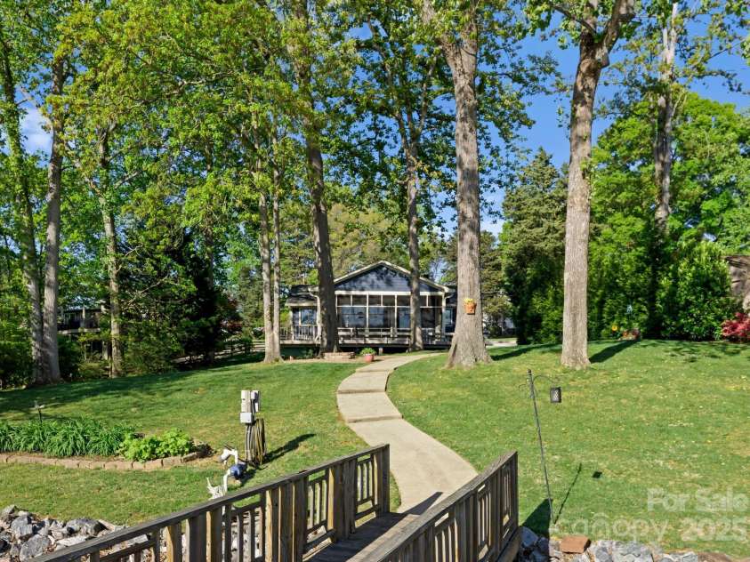 141 Baywatch Drive, Mooresville, NC 28117.  MLS# CAR4224765, YatesRealty ID 22322. 