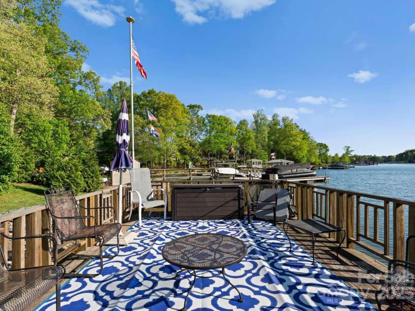141 Baywatch Drive, Mooresville, NC 28117.  MLS# CAR4224765, YatesRealty ID 22322. 