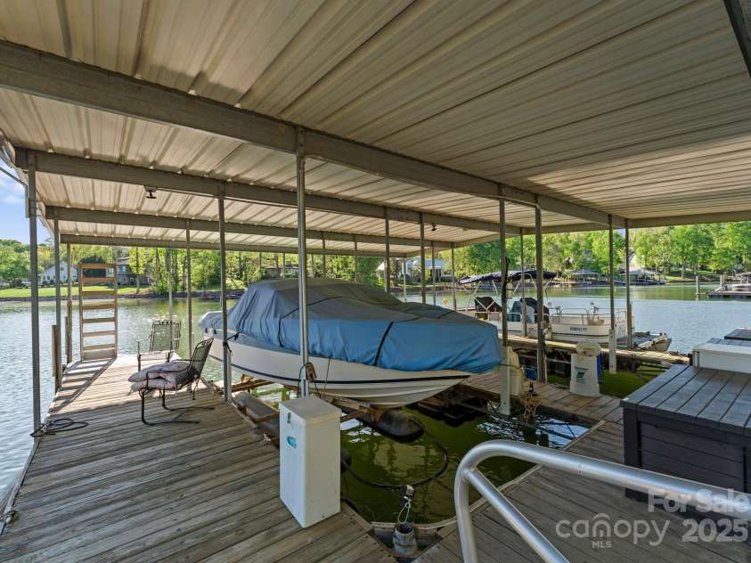 141 Baywatch Drive, Mooresville, NC 28117.  MLS# CAR4224765, YatesRealty ID 22322. 