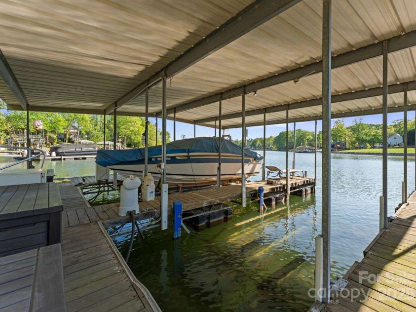 141 Baywatch Drive, Mooresville, NC 28117.  MLS# CAR4224765, YatesRealty ID 22322. 