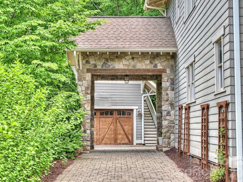 4507 Givens Way, Charlotte, NC 28209.  MLS# CAR4376628, YatesRealty ID 22323. 