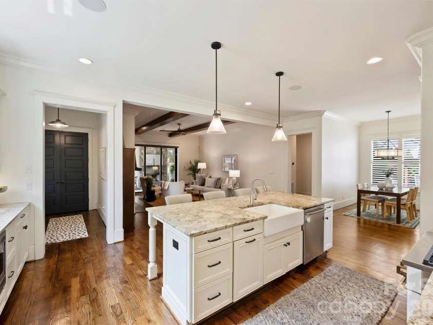 4507 Givens Way, Charlotte, NC 28209.  MLS# CAR4376628, YatesRealty ID 22323. 